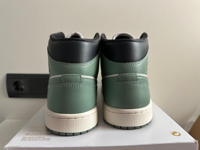 Air Jordan - Air Jordan 1 Mid - Sneakers - Størelse: EU 43