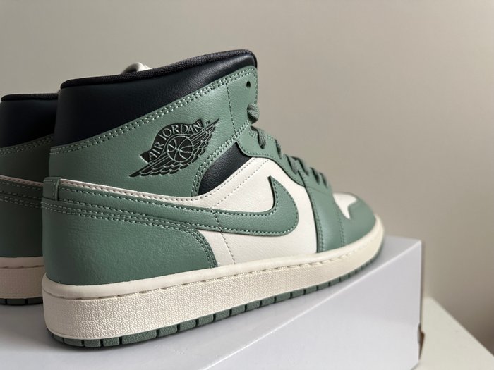 Air Jordan - Air Jordan 1 Mid - Sneakers - Størelse: EU 43