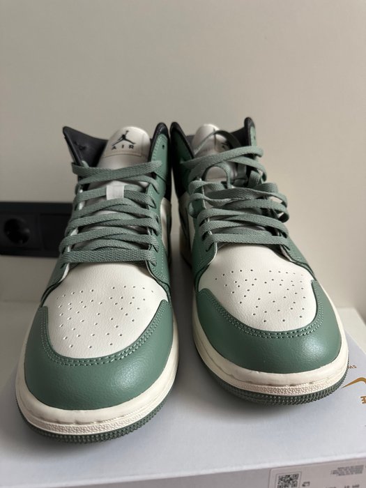 Air Jordan - Air Jordan 1 Mid - Sneakers - Størelse: EU 43