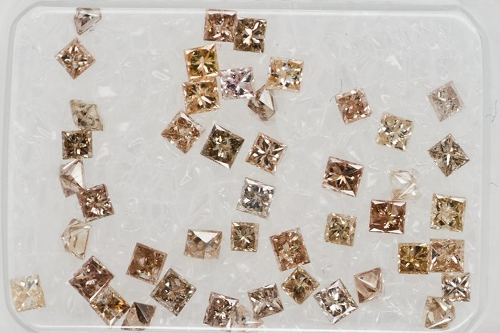 Ingen mindstepris - 45 pcs Diamant  (Naturfarvet)  - 110 ct Blandet brun - I3 SI1 - Gem Report Antwerp (GRA)