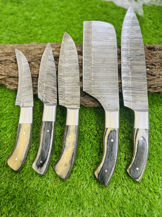 Smoked Blades - Køkkenkniv - Chef's knife - 1095  15N20 foldet stål og D2 værktøj Stål bolster og grå blanding Alaskan Wood - Nordamerika