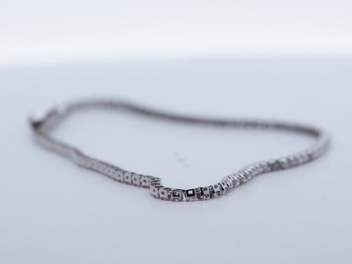 Ingen mindstepris - Other brand - Armbånd 18 kt. -  1.70ct. tw. Diamant (Naturfarvet)