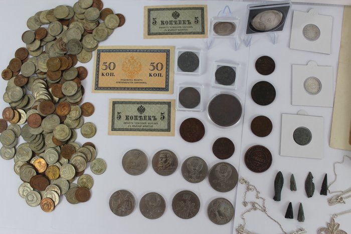 Rusland. A Treasure Trove of ± 350 mainly Eastern European Coins, Stocks, Ancient Arrow Heads,  much more!  (Ingen mindstepris)