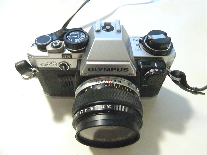 Olympus OM10 + 28/50/300/tele + flits + acc. | Analogt kamera