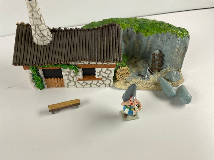 Pixi Folies - Asterix - Figurine " La maison d'Obélix "  + "Obélix"