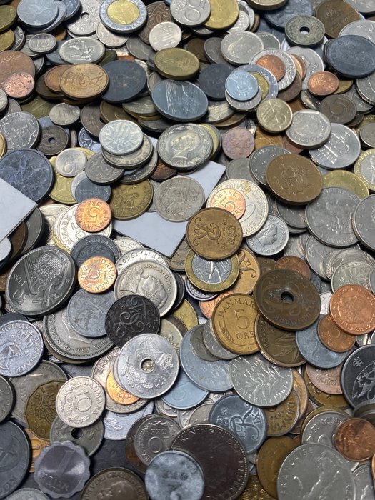 Verden. 8 kilo unsorted World coins Ca 1885-2010  (Ingen mindstepris)