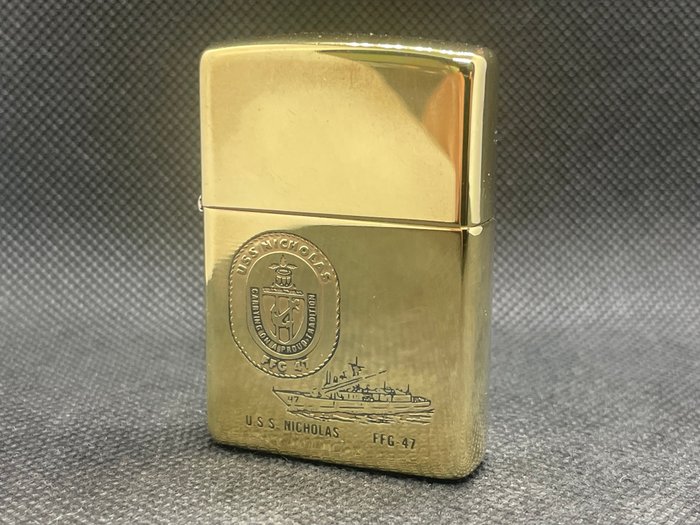 Zippo - Zippo Brass USS Nicholas FFG-47 - Lighter - Messing, Chrome -