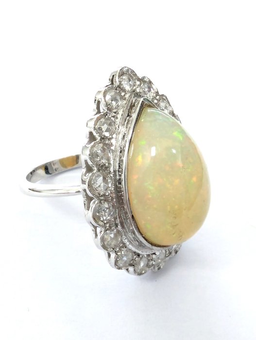 Ring - 18 kraat Hvidguld Opal - Diamant