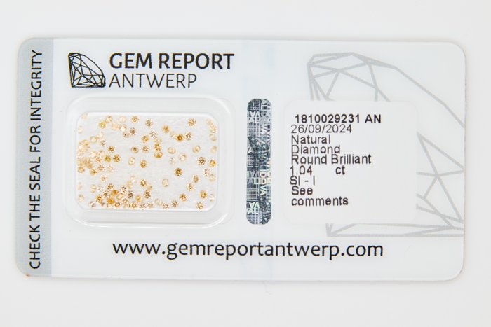 Ingen mindstepris - 98 pcs Diamant  (Naturfarvet)  - 1.04 ct - Rund - Fancy light Orange nuance Gul - I3, SI1 - Gem Report Antwerp (GRA)