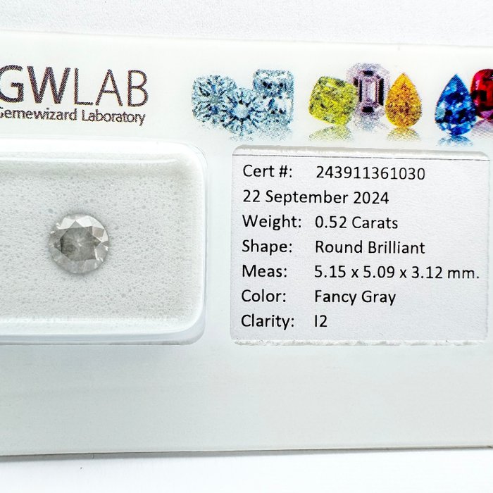 Ingen mindstepris - 1 pcs Diamant  (Naturfarvet)  - 0.52 ct - Rund - Fancy Grå - I2 - Gemewizard Gemological Laboratory (GWLab)