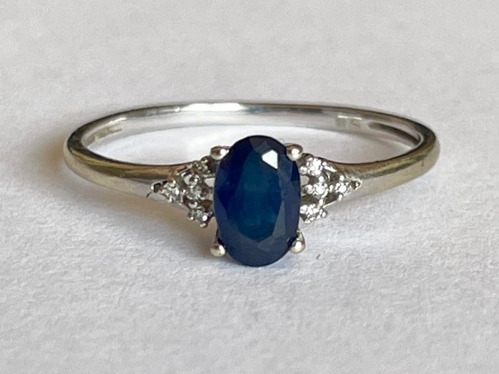 Ingen mindstepris - Ring 9K guld - 0,60 Cts safir, diamanter