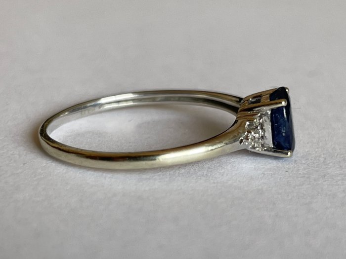 Ingen mindstepris - Ring 9K guld - 0,60 Cts safir, diamanter