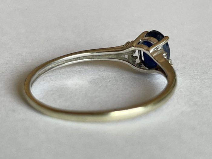 Ingen mindstepris - Ring 9K guld - 0,60 Cts safir, diamanter