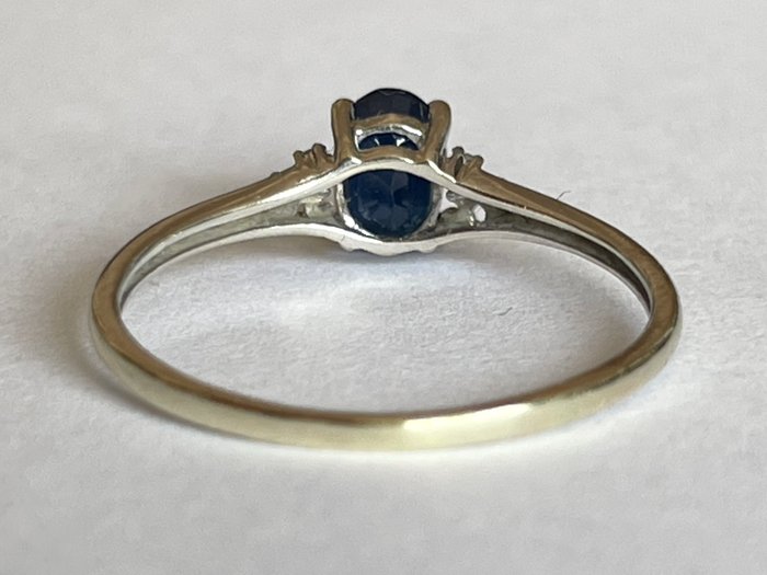 Ingen mindstepris - Ring 9K guld - 0,60 Cts safir, diamanter