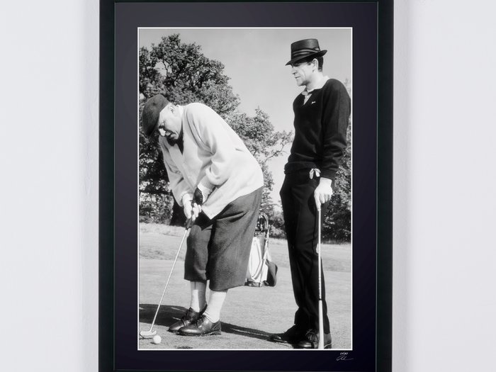 James Bond 007: Goldfinger, Sean Connery (007) and Gert Frobe (Auric Goldfinger) on the Golf course - Fine Art Photography - Luxury Wooden Framed 70X50 cm - Limited Edition Nr 04 of 30 - Serial ID 17607 - Original Certificate (COA), Hologram Logo Editor and QR Code - 100% New items.