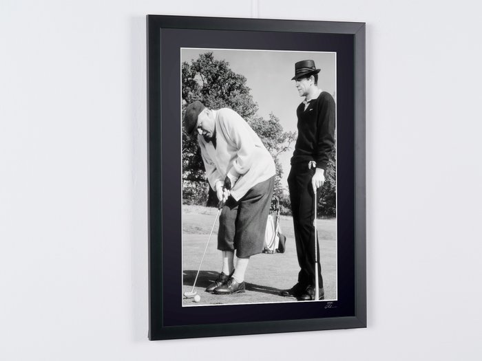 James Bond 007: Goldfinger, Sean Connery (007) and Gert Frobe (Auric Goldfinger) on the Golf course - Fine Art Photography - Luxury Wooden Framed 70X50 cm - Limited Edition Nr 04 of 30 - Serial ID 17607 - Original Certificate (COA), Hologram Logo Editor and QR Code - 100% New items.