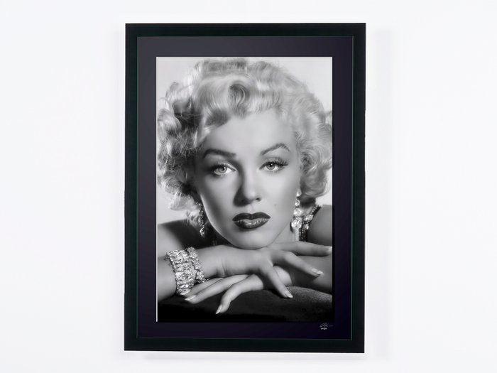 Gentlemen Prefer Blondes 1955 - Marilyn Monroe - Fine Art Photography - Luxury Wooden Framed 70X50 cm - Limited Edition Nr 02 of 30 - Serial ID 16966 - Original Certificate (COA), Hologram Logo Editor and QR Code - 100% New items.