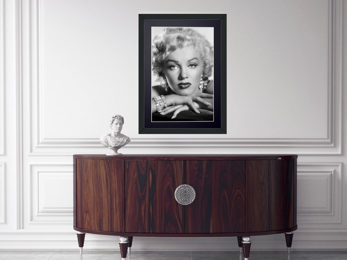 Gentlemen Prefer Blondes 1955 - Marilyn Monroe - Fine Art Photography - Luxury Wooden Framed 70X50 cm - Limited Edition Nr 02 of 30 - Serial ID 16966 - Original Certificate (COA), Hologram Logo Editor and QR Code - 100% New items.