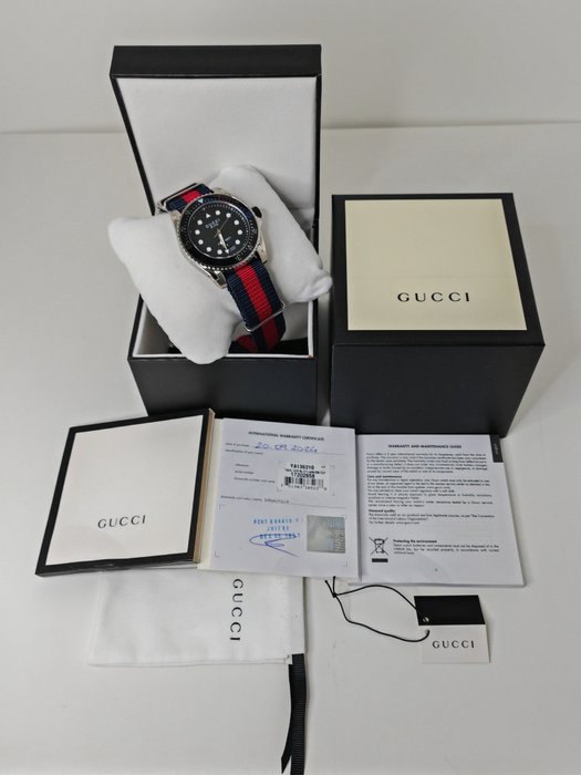 Gucci - Dive Black Dial Red  Blue Nylon Strap Watch For Men - 45mm *NEW/NOS* - YA136210 - Mænd - 2024