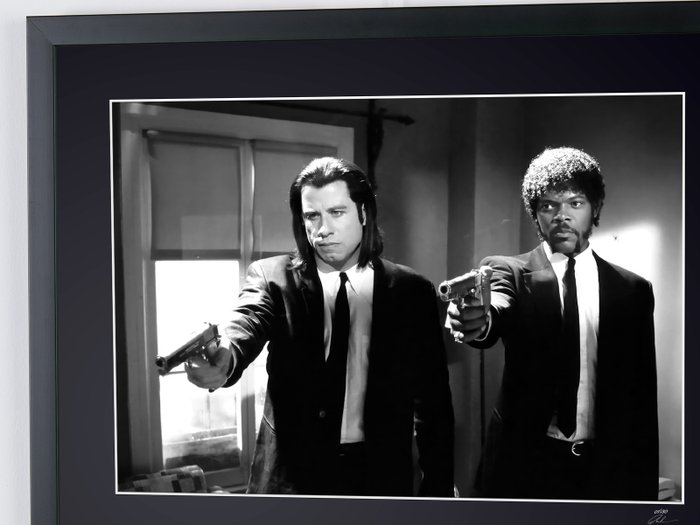 John Travolta as "Vincent Vega » and Samuel L. Jackson as « Jules Winnfield » - Fine Art Photography - Luxury Wooden Framed 70X50 cm - Limited Edition Nr 03 of 30 - Serial ID - Original Certificate (COA), Hologram Logo Editor and QR Code - 100% New items.