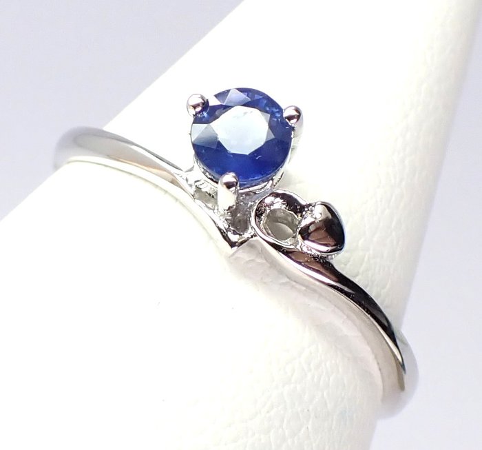 Ingen mindstepris - Ring - 18 kraat Hvidguld -  0.35ct. tw. Safir