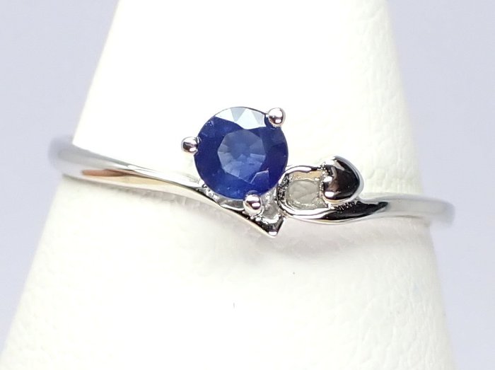 Ingen mindstepris - Ring - 18 kraat Hvidguld -  0.35ct. tw. Safir