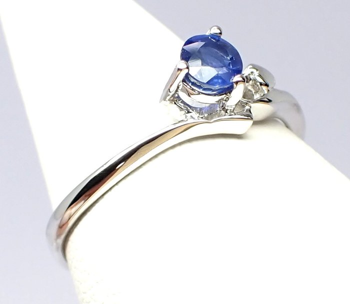 Ingen mindstepris - Ring - 18 kraat Hvidguld -  0.35ct. tw. Safir