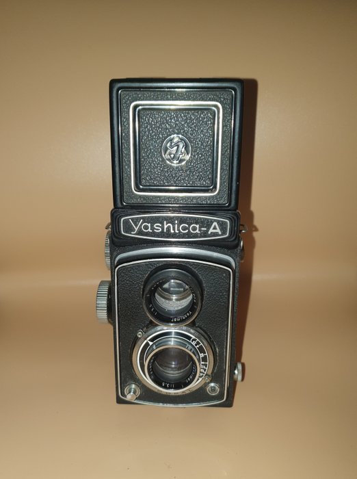 Yashica -A To-øjet spejlreflekskamera (TLR)