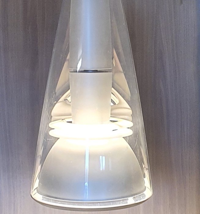 Louis Poulsen - Lampe - Karisma konge - akryl, aluminium