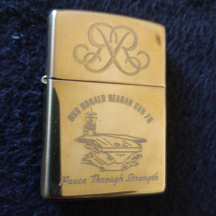 Zippo - USS Ronald Reagan CVN 76 - absolutes Sammlerstück - US Navy - Lommelighter - Messing -  (2)