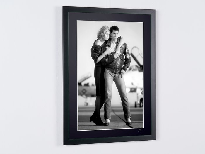 Top Gun 1986 - Tom Cruise  Kelly McGillis - Fine Art Photography - Luxury Wooden Framed 70X50 cm - Limited Edition Nr 04 of 30 - Serial ID 17098 - Original Certificate (COA), Hologram Logo Editor and QR Code - 100% New items.