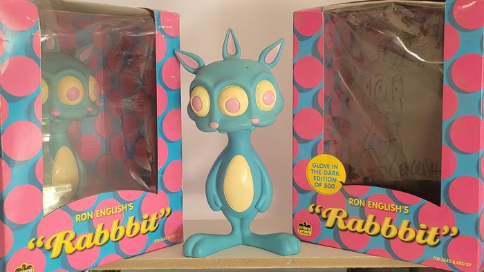 Ron English (1959) - RABBIT ; hist 1st vinyl Figurine, [3x] beautiful Rabbits ; one GlowintheDark; with original DRAWING!