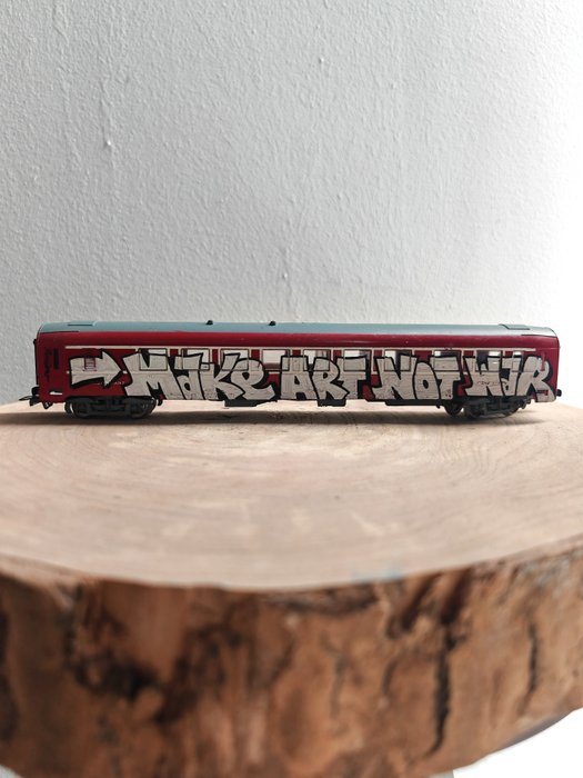 Punisher (XX-XXI) - "Make art not war" - Hand painted train