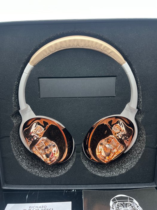 Richard Orlinski (1966) - Headphones Kong  (rose gold)