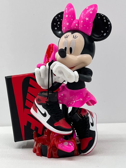 Alvin Silvrants (1979) - Minnie Mouse loves “Nike AIR Jordan I” statue