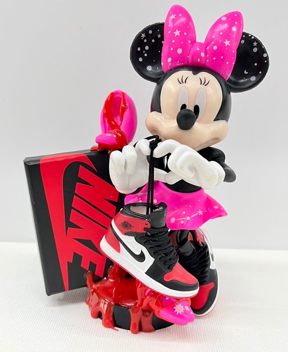 Alvin Silvrants (1979) - Minnie Mouse loves “Nike AIR Jordan I” statue