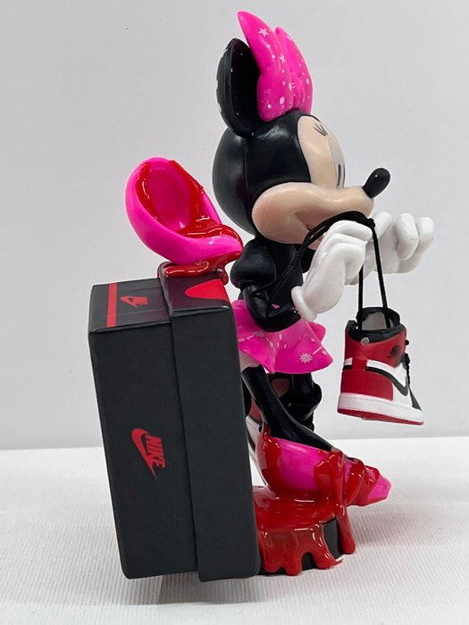 Alvin Silvrants (1979) - Minnie Mouse loves “Nike AIR Jordan I” statue