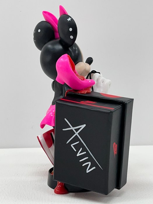 Alvin Silvrants (1979) - Minnie Mouse loves “Nike AIR Jordan I” statue