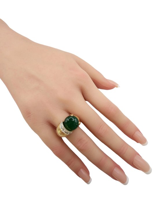 Ring - 14 karat Gulguld, Dejlig 14K guldring med diamanter og smaragd -  0.25ct. tw. Diamant (Natur)  - Smaragd