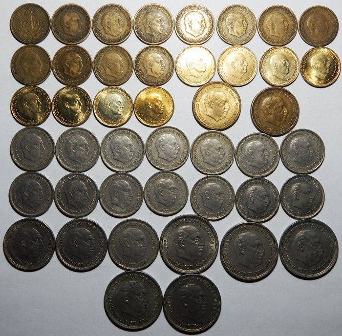 Spanien. Francisco Franco. 50 Céntimos, 1, 2,50, 5, 25 y 50 Pesetas 1944 a 1966 *19-75. Lote de 44 monedas.  (Ingen mindstepris)