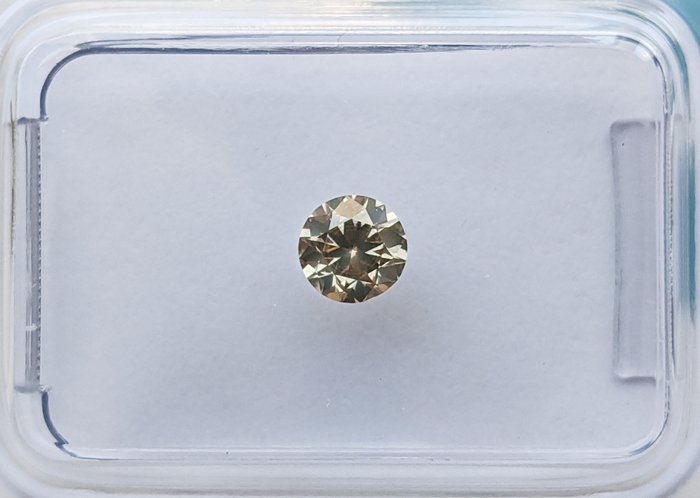 Ingen mindstepris - 1 pcs Diamant  (Naturfarvet)  - 030 ct - Rund - Fancy light Brun - SI2 - International Gemological Institute (IGI)