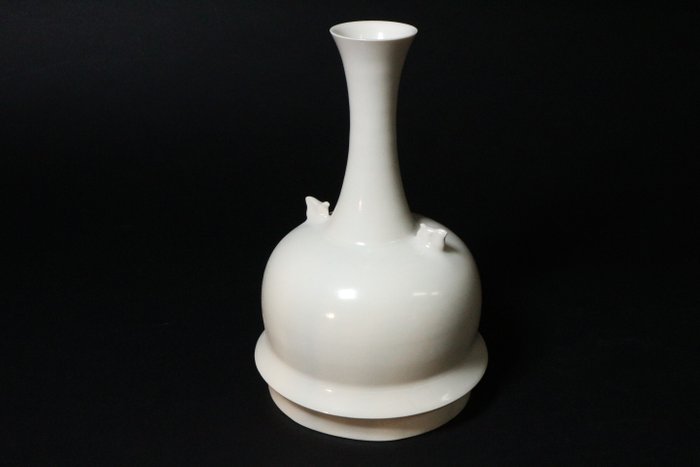 Vase - Elfenbenshvid porcelænsvase 牙白瓷瓶子 af Hirozaki Yuya 廣崎裕哉 med original trææske - Mashiko yaki 益子焼 - Japan  (Ingen mindstepris)