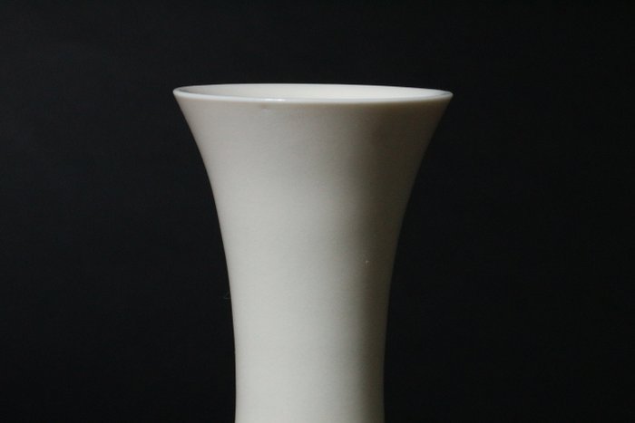 Vase - Elfenbenshvid porcelænsvase 牙白瓷瓶子 af Hirozaki Yuya 廣崎裕哉 med original trææske - Mashiko yaki 益子焼 - Japan  (Ingen mindstepris)