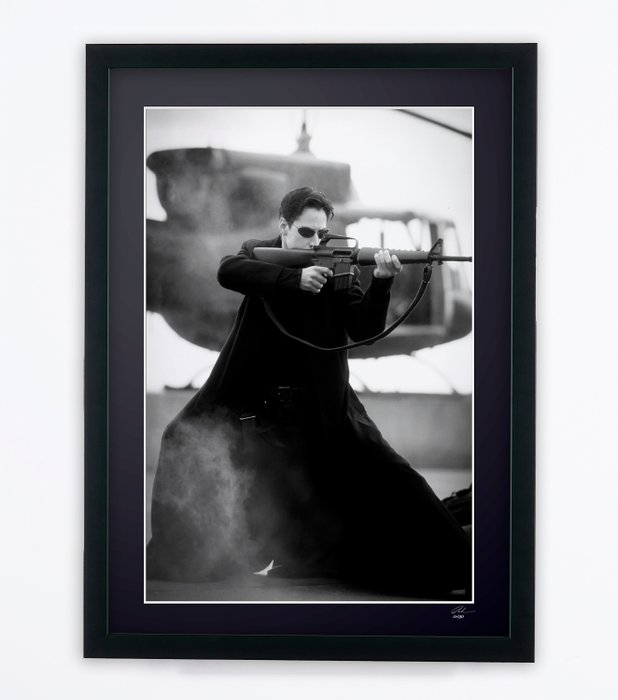 The Matrix - 1999 - Keanu Reeves (Néo) - Fine Art Photography - Luxury Wooden Framed 70X50 cm - Limited Edition Nr 01 of 30 - Serial ID 17288 - Original Certificate (COA), Hologram Logo Editor and QR Code - 100% New items.