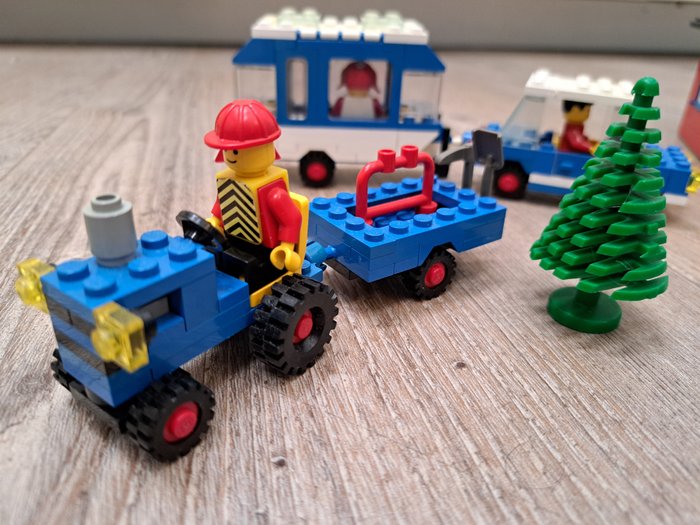 Lego - Lego 361 Garage, 6647 Highway Repair, 6694 Car with Camper