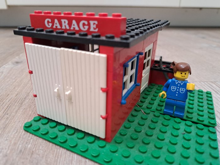 Lego - Lego 361 Garage, 6647 Highway Repair, 6694 Car with Camper