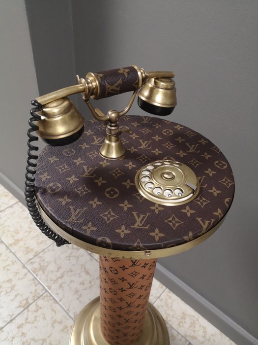 Brother X - Vintage telefoon - Louis Vuitton edition  - designed by Brother X