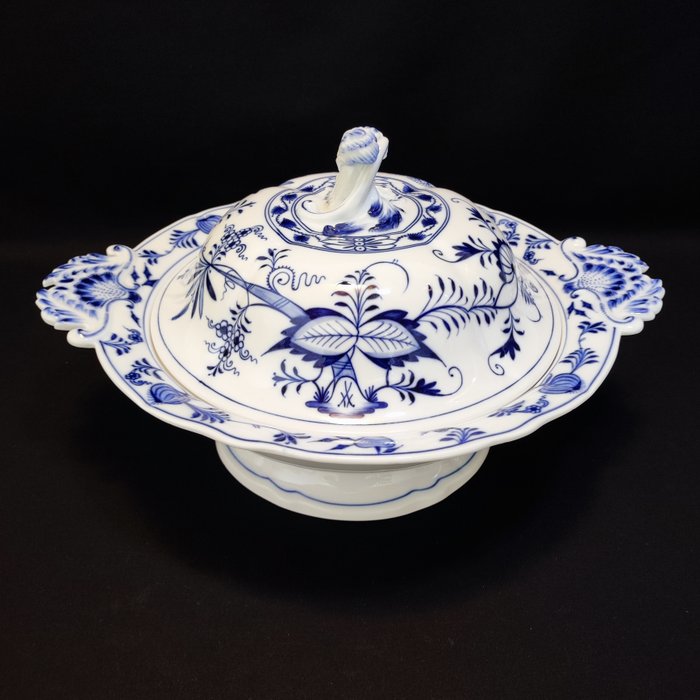 Meissen - Terrin - Runde Terrine/Schüssel/Schale mit Handhaben und Deckel 33x27,2x18 cm Zwiebelmuster - Porcelæn - Støttesværd, antik