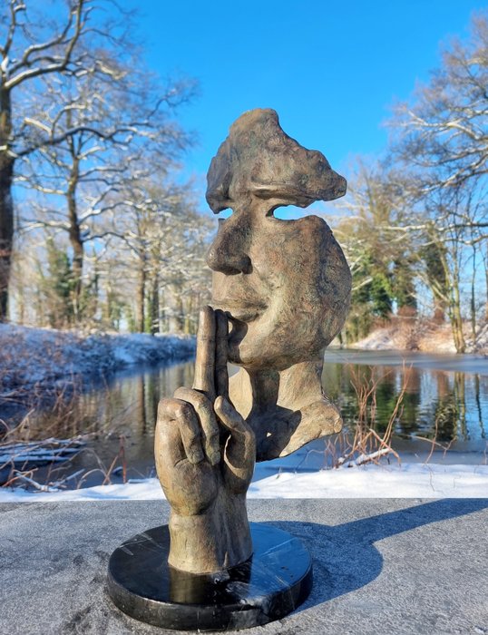 Skulptur A symbol of silence - 62 cm - Bronze