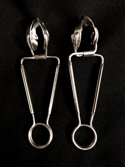 Paris. A , mid 20th Century , pair of old snails tongs - Christofle - Tang (2) - Forsølvet - 1950-1960